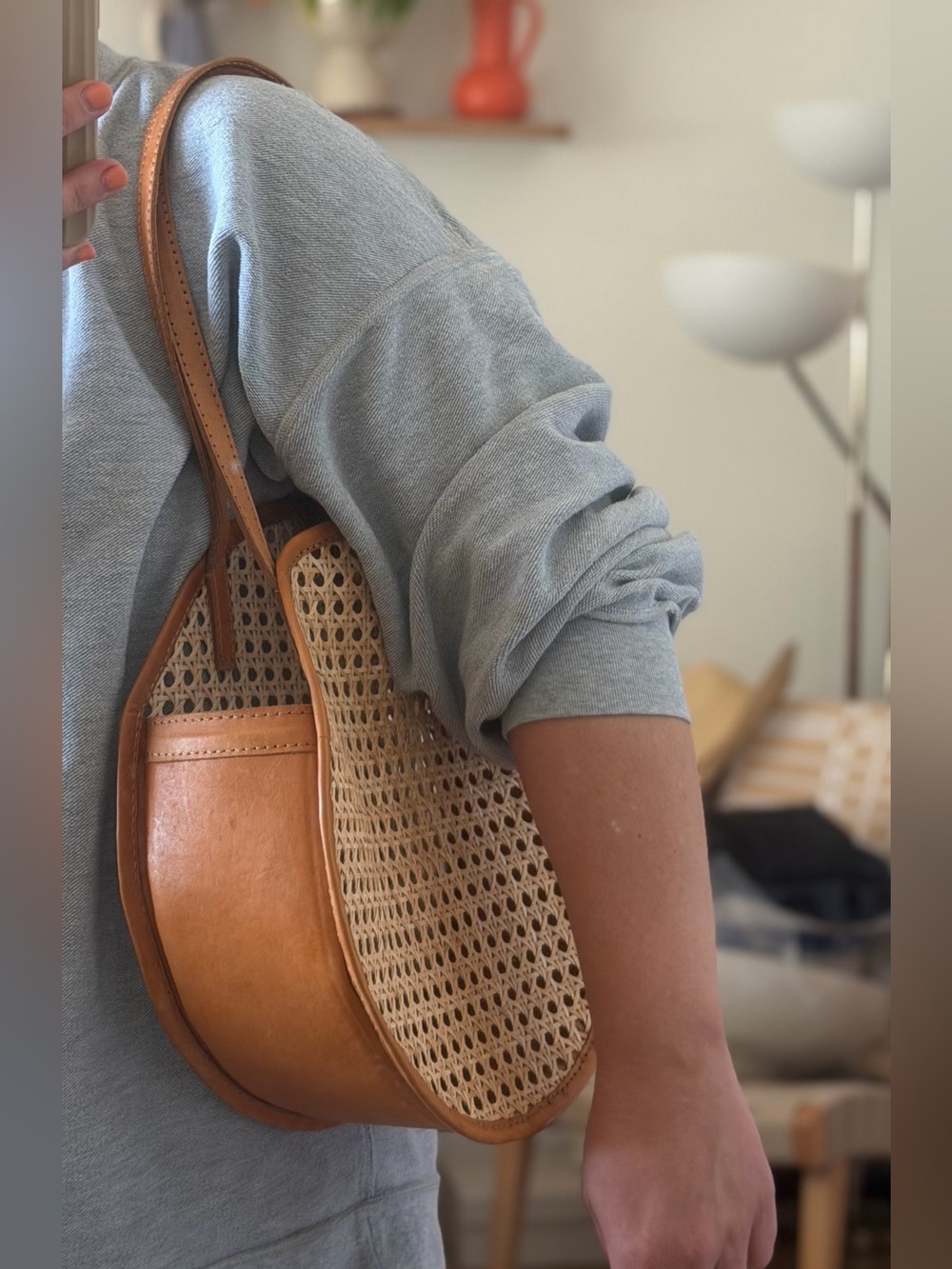 Round Leather Rattan Tote Bag from Bembien - Picture 11 of 11